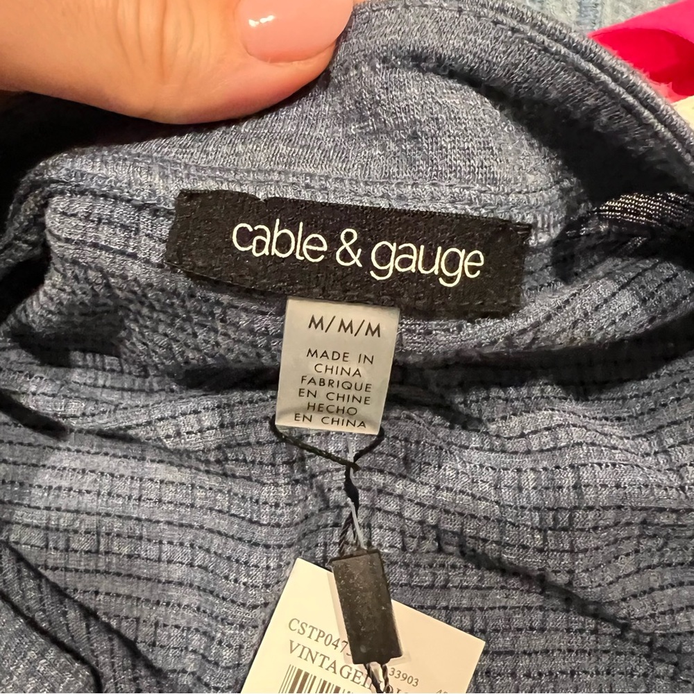 Cable & Gauge | Chambray Button Up Short Sleeve Top size Medium - Picture 6 of 11